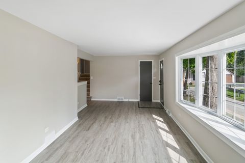 Tiny photo for 428 E 156th Place, South Holland, IL 60473 (MLS # 12542000)