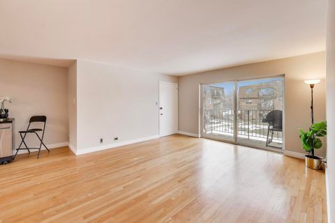 Tiny photo for 9420 Bay Colony Drive #2E, Des Plaines, IL 60016 (MLS # 12596621)