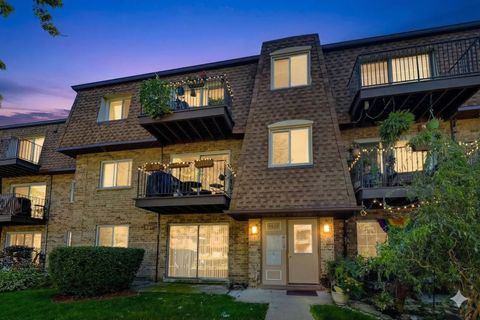 Photo of 9420 Bay Colony Drive #2E, Des Plaines, IL 60016 (MLS # 12596621)