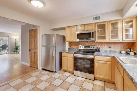 Tiny photo for 9420 Bay Colony Drive #2E, Des Plaines, IL 60016 (MLS # 12596621)