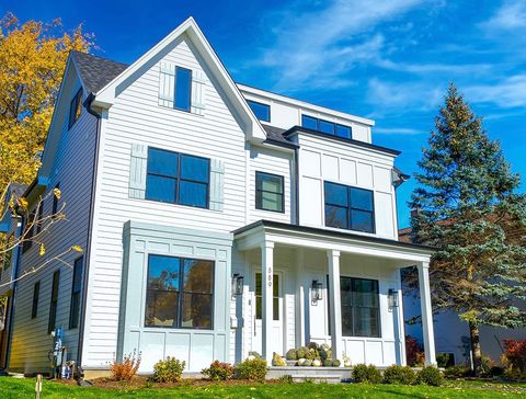 889 Cherry Street Winnetka IL 60093