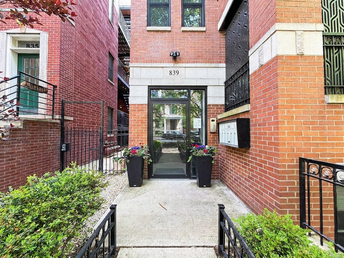 839 W Bradley Place 3