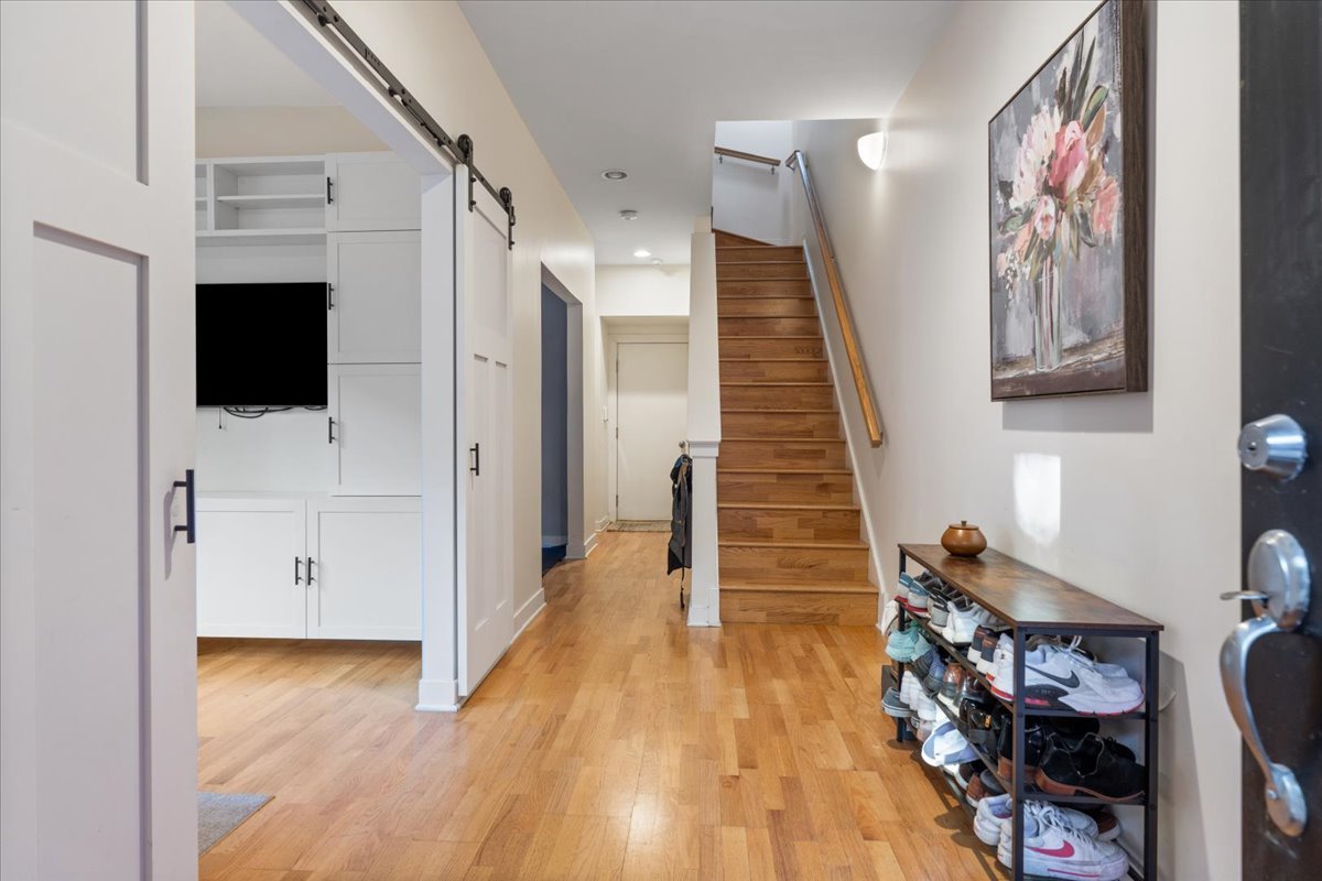 2312 W Wolfram Street