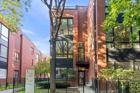 2312 W Wolfram Street Chicago IL 60618