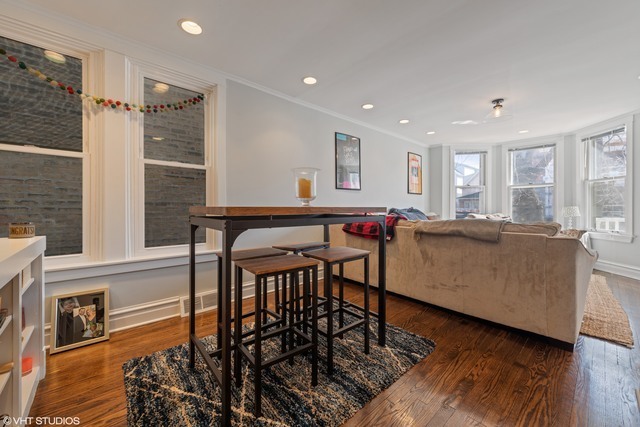 2224 W Melrose Street 1