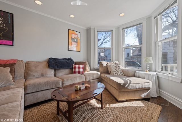 2224 W Melrose Street 1