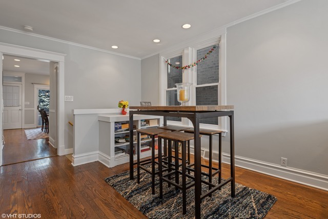 2224 W Melrose Street 1