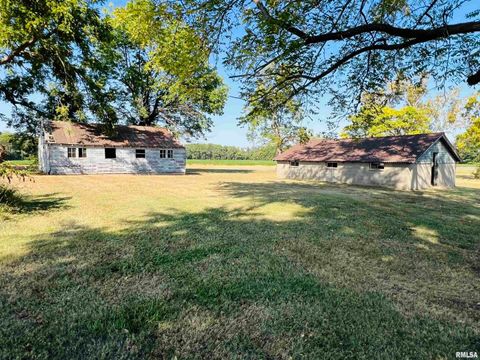 Tiny photo for 1810 S Highway 142 Highway, Eldorado, IL 62930 (MLS # EB459838)