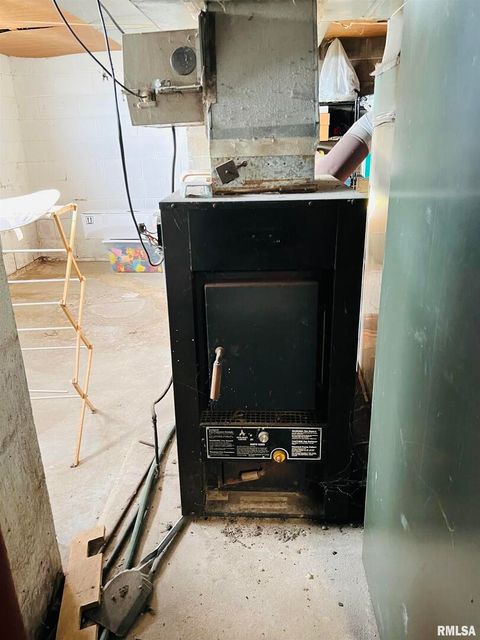 Tiny photo for 1810 S Highway 142 Highway, Eldorado, IL 62930 (MLS # EB459838)