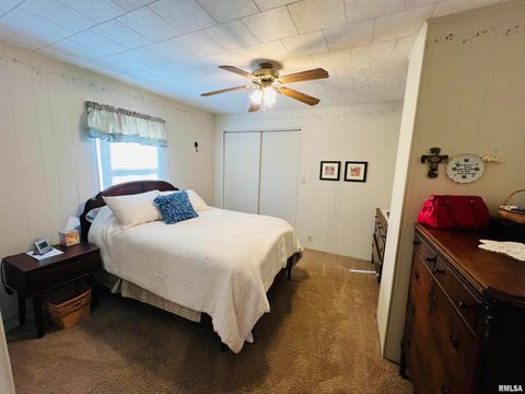 Tiny photo for 1810 S Highway 142 Highway, Eldorado, IL 62930 (MLS # EB459838)