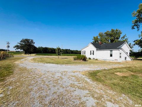 Tiny photo for 1810 S Highway 142 Highway, Eldorado, IL 62930 (MLS # EB459838)