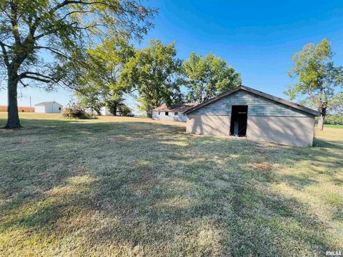 Tiny photo for 1810 S Highway 142 Highway, Eldorado, IL 62930 (MLS # EB459838)