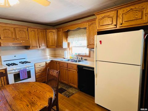 Tiny photo for 1810 S Highway 142 Highway, Eldorado, IL 62930 (MLS # EB459838)