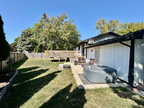 Tiny photo for 1014 Laesch Avenue, Bloomington, IL 61704 (MLS # 12454206)