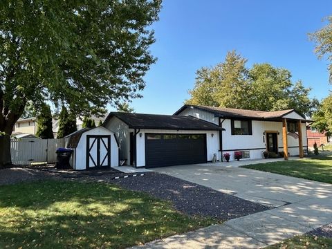 Tiny photo for 1014 Laesch Avenue, Bloomington, IL 61704 (MLS # 12454206)