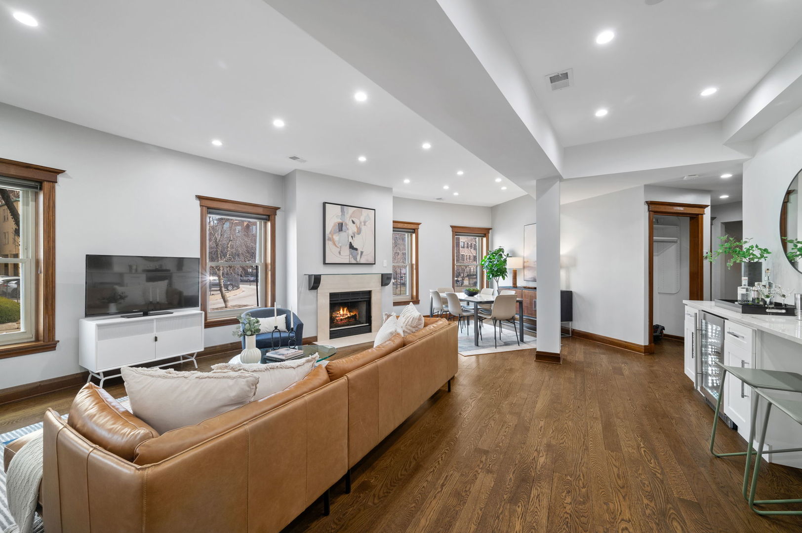 4208 N Kenmore Avenue 1C