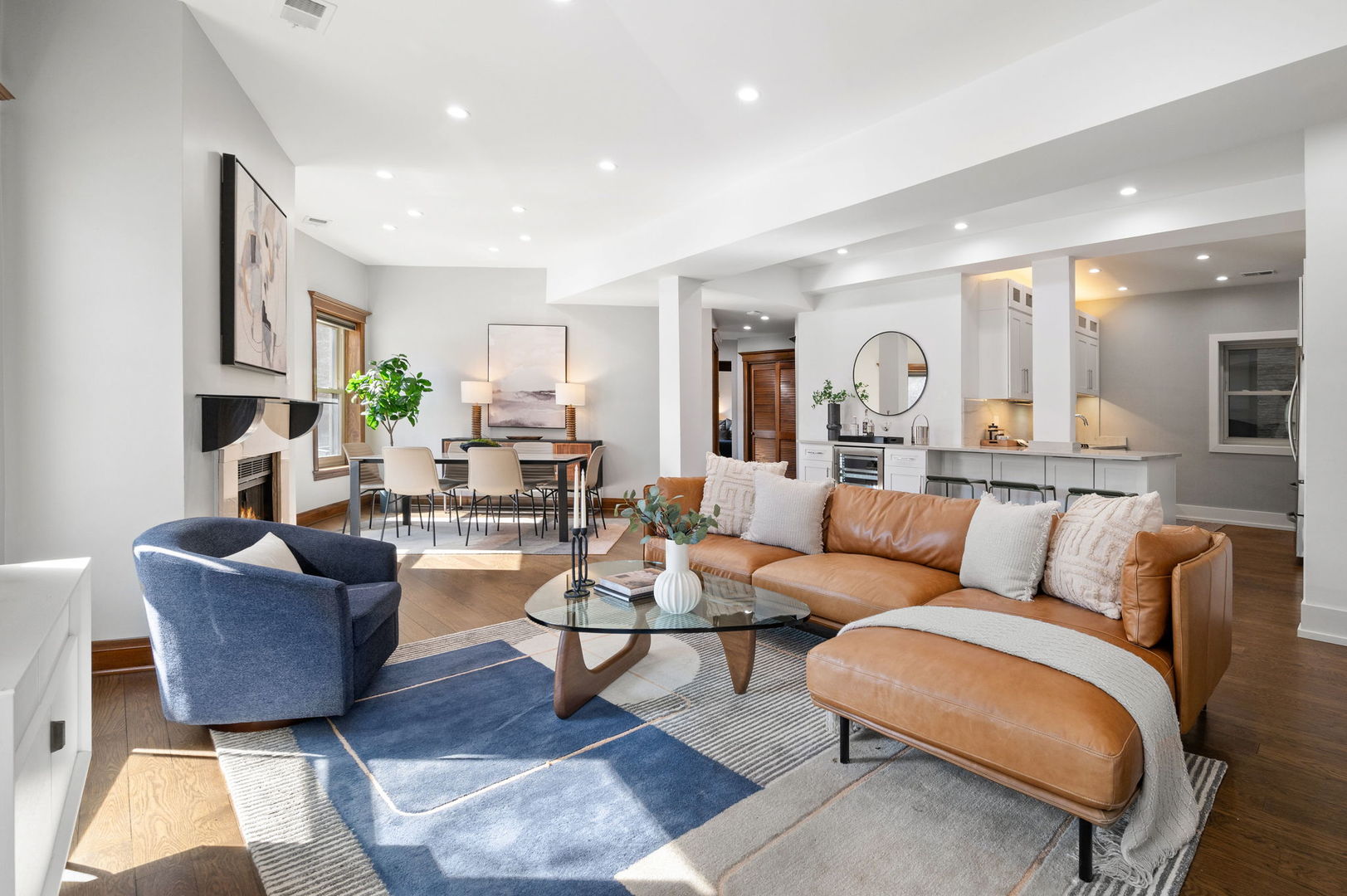 4208 N Kenmore Avenue 1C