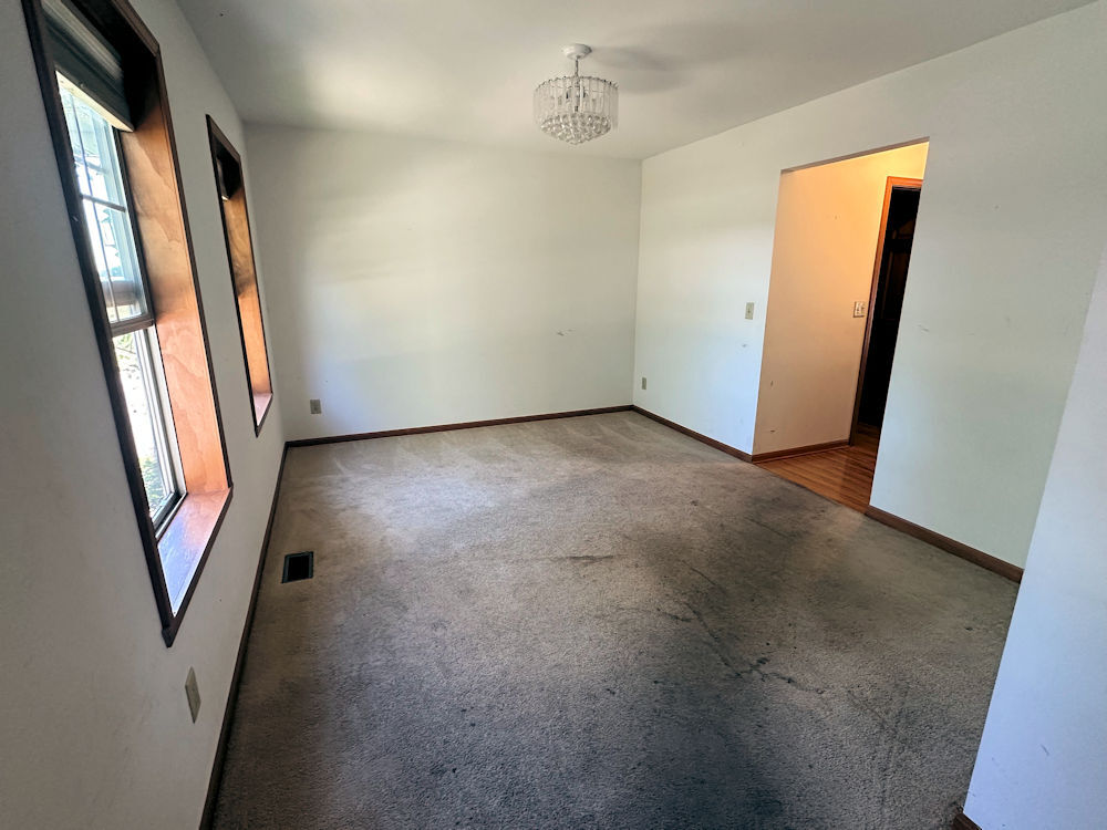 519 S Regulators Street