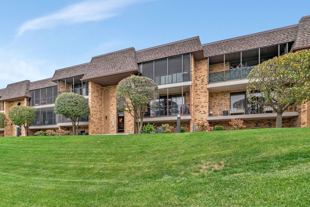 Photo for 15722 Brassie Court #2S, Orland Park, IL 60462 (MLS # 12501589)