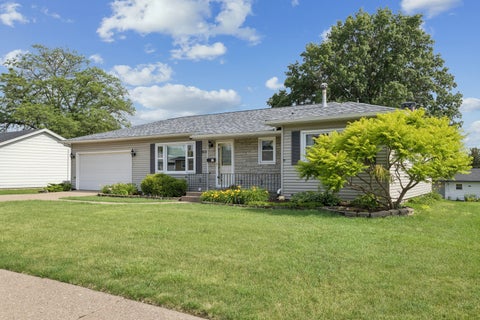 Tiny photo for 1839 W 38th Place, Davenport, IA 52806 (MLS # 12675167)