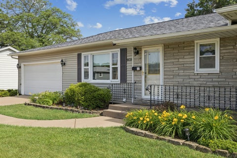 Tiny photo for 1839 W 38th Place, Davenport, IA 52806 (MLS # 12675167)