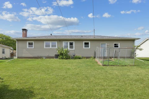 Tiny photo for 1839 W 38th Place, Davenport, IA 52806 (MLS # 12675167)