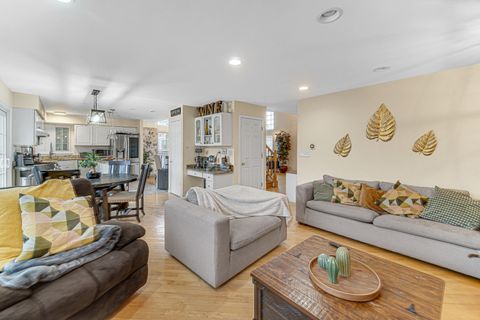 Tiny photo for 589 marseilles Circle, Buffalo Grove, IL 60089 (MLS # 12568650)