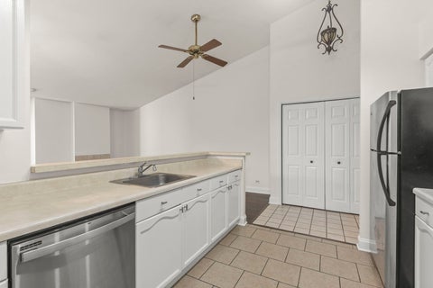 Tiny photo for 736 N Gary Avenue #207, Carol Stream, IL 60188 (MLS # 12676187)