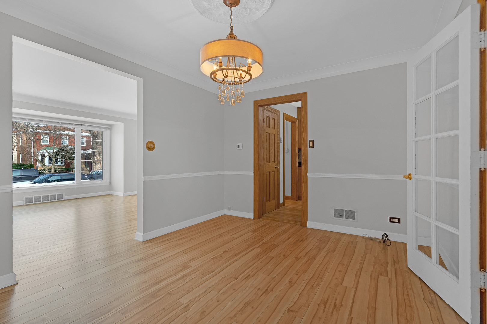 Chicago, Illinois 60655, United States, 4 Bedrooms Bedrooms, ,3 BathroomsBathrooms,Residential,Active,238617