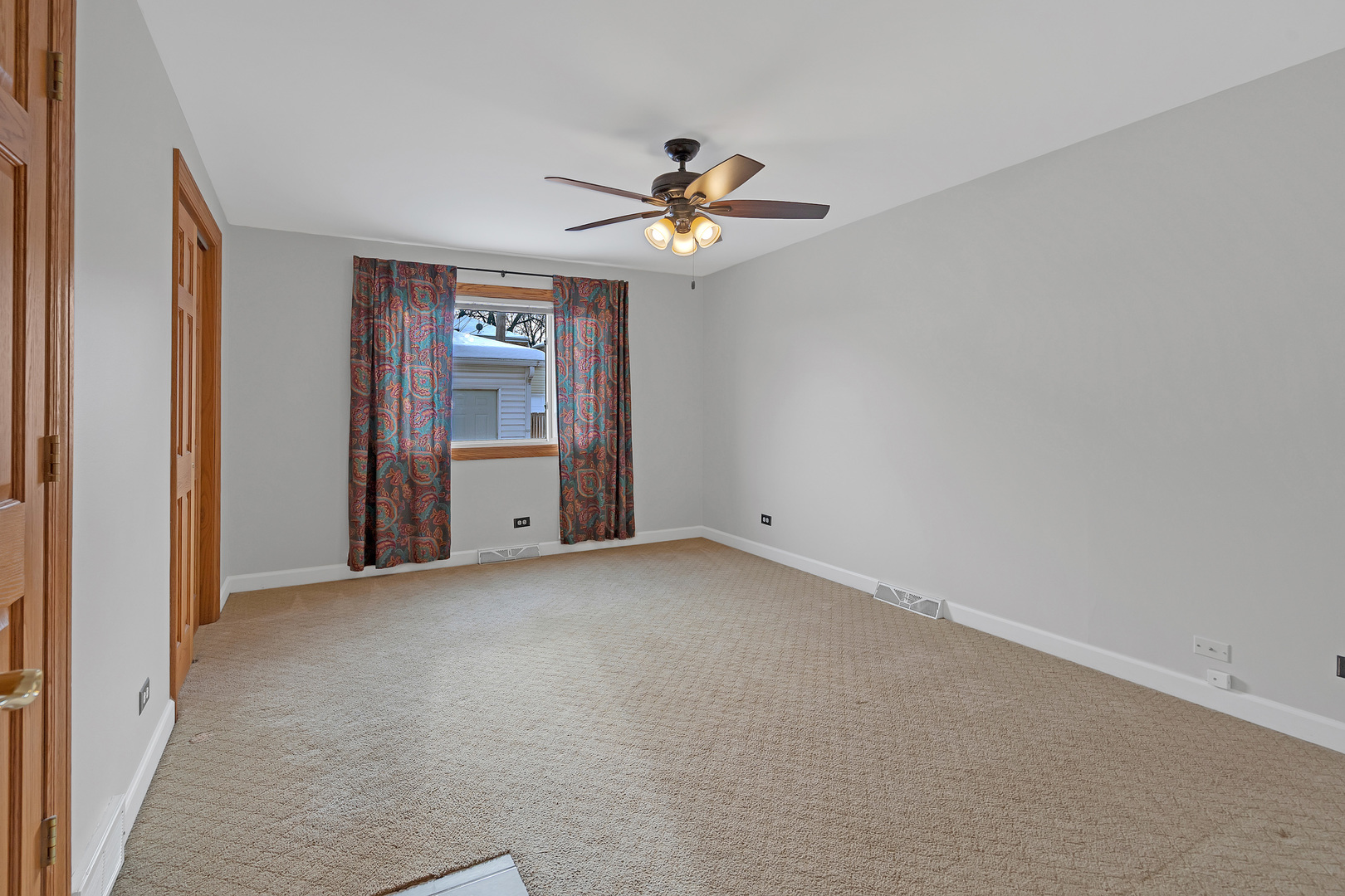 Chicago, Illinois 60655, United States, 4 Bedrooms Bedrooms, ,3 BathroomsBathrooms,Residential,Active,238617