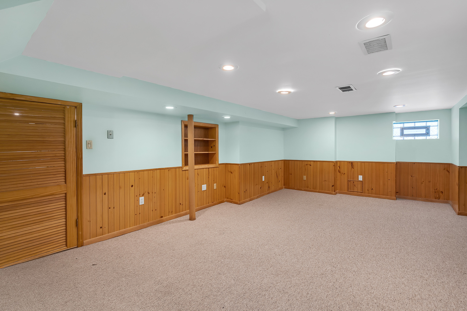 Chicago, Illinois 60655, United States, 4 Bedrooms Bedrooms, ,3 BathroomsBathrooms,Residential,Active,238617