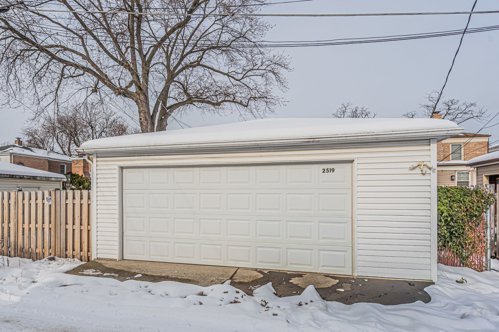 Chicago, Illinois 60655, United States, 4 Bedrooms Bedrooms, ,3 BathroomsBathrooms,Residential,Active,238617