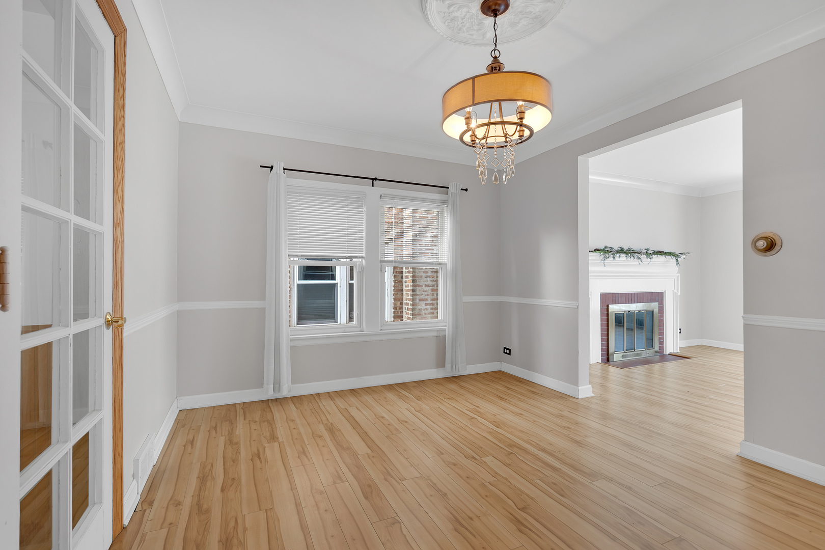 Chicago, Illinois 60655, United States, 4 Bedrooms Bedrooms, ,3 BathroomsBathrooms,Residential,Active,238617