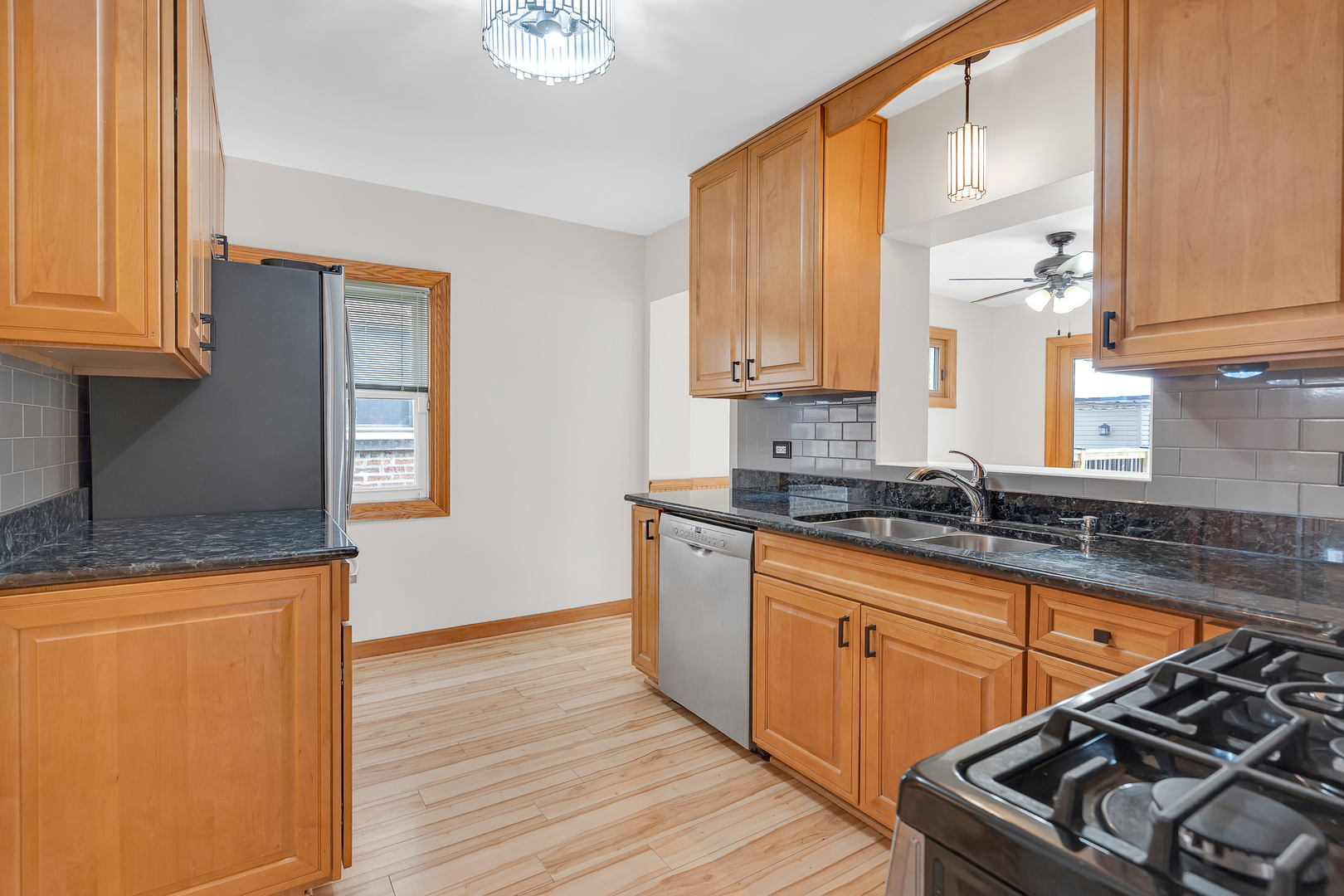 Chicago, Illinois 60655, United States, 4 Bedrooms Bedrooms, ,3 BathroomsBathrooms,Residential,Active,238617