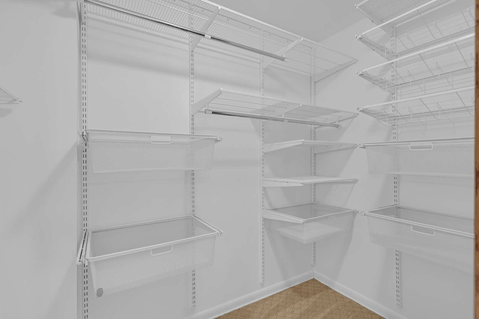 Chicago, Illinois 60655, United States, 4 Bedrooms Bedrooms, ,3 BathroomsBathrooms,Residential,Active,238617