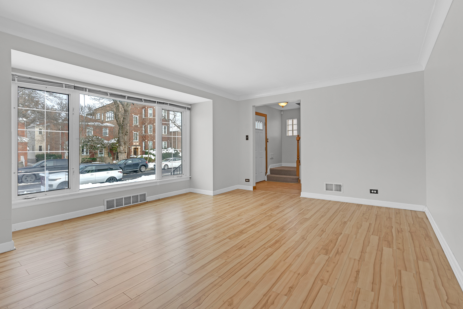 Chicago, Illinois 60655, United States, 4 Bedrooms Bedrooms, ,3 BathroomsBathrooms,Residential,Active,238617