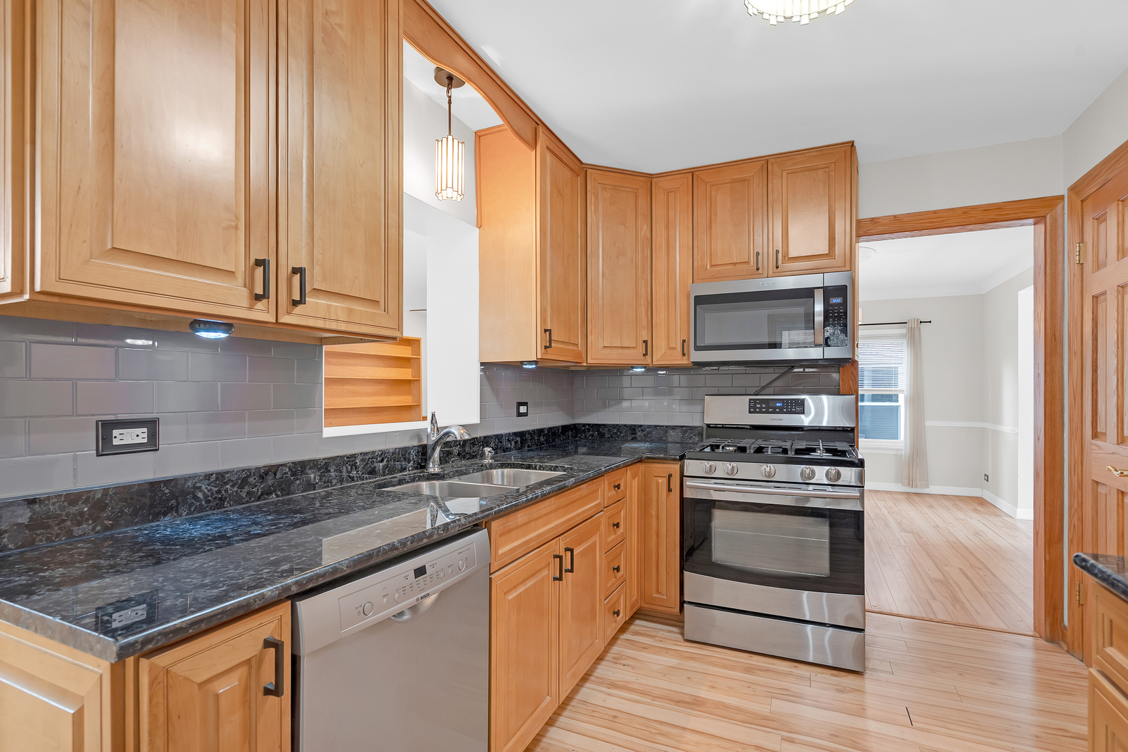 Chicago, Illinois 60655, United States, 4 Bedrooms Bedrooms, ,3 BathroomsBathrooms,Residential,Active,238617