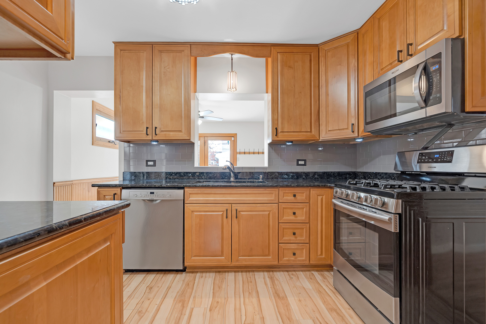 Chicago, Illinois 60655, United States, 4 Bedrooms Bedrooms, ,3 BathroomsBathrooms,Residential,Active,238617