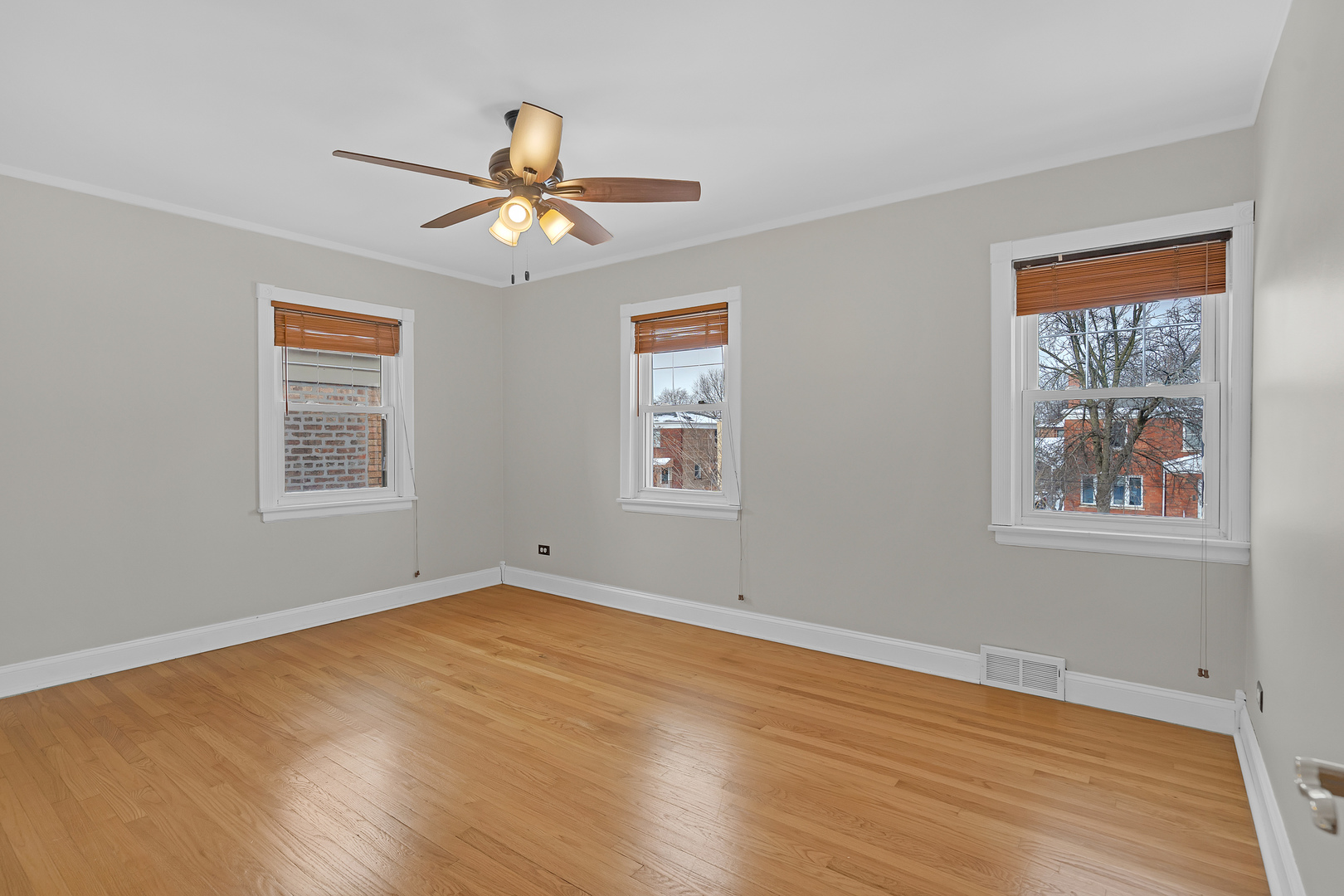 Chicago, Illinois 60655, United States, 4 Bedrooms Bedrooms, ,3 BathroomsBathrooms,Residential,Active,238617