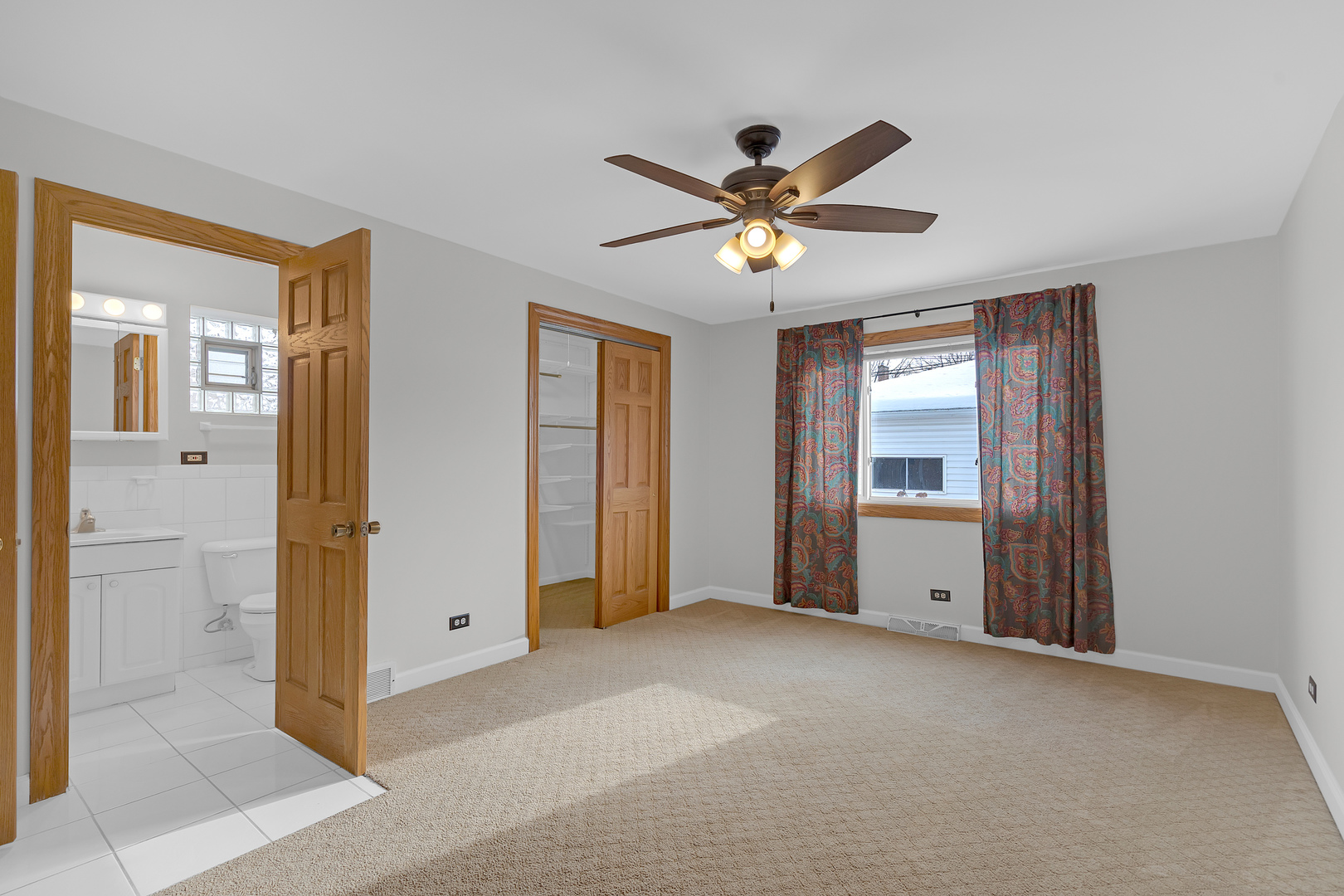 Chicago, Illinois 60655, United States, 4 Bedrooms Bedrooms, ,3 BathroomsBathrooms,Residential,Active,238617