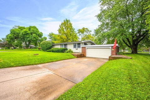 Tiny photo for 5115 N Graceland Drive, Peoria, IL 61614 (MLS # 12730802)