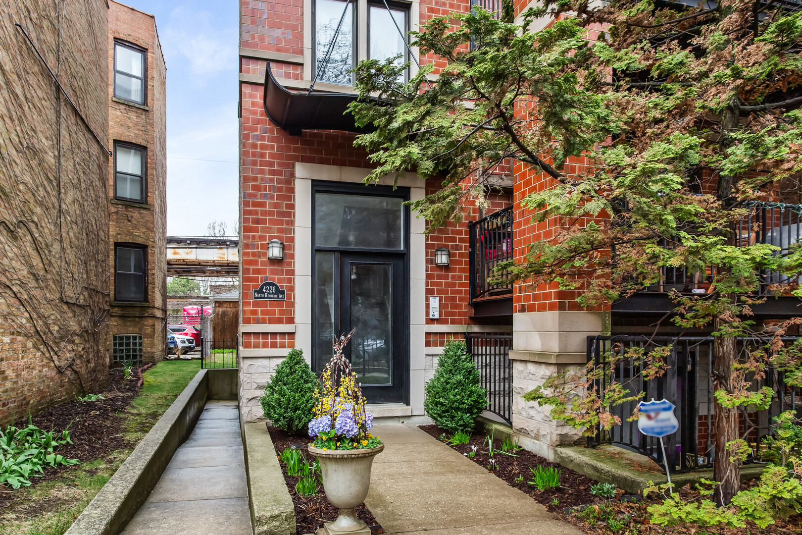 4226 N KENMORE Avenue 3