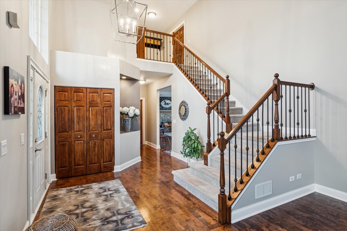 11823 Wolf Creek Lane