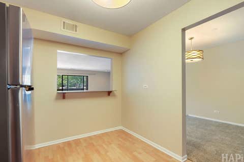 Tiny photo for 925 SPRINGHILL Drive #202, Northbrook, IL 60062 (MLS # 12666474)
