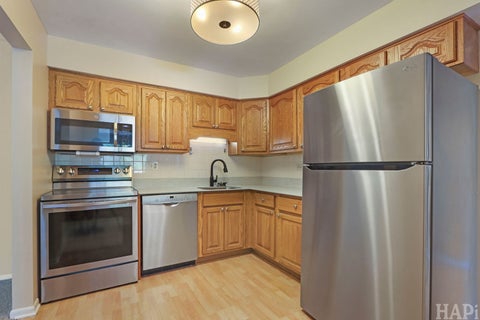 Tiny photo for 925 SPRINGHILL Drive #202, Northbrook, IL 60062 (MLS # 12666474)