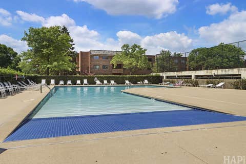 Tiny photo for 925 SPRINGHILL Drive #202, Northbrook, IL 60062 (MLS # 12666474)