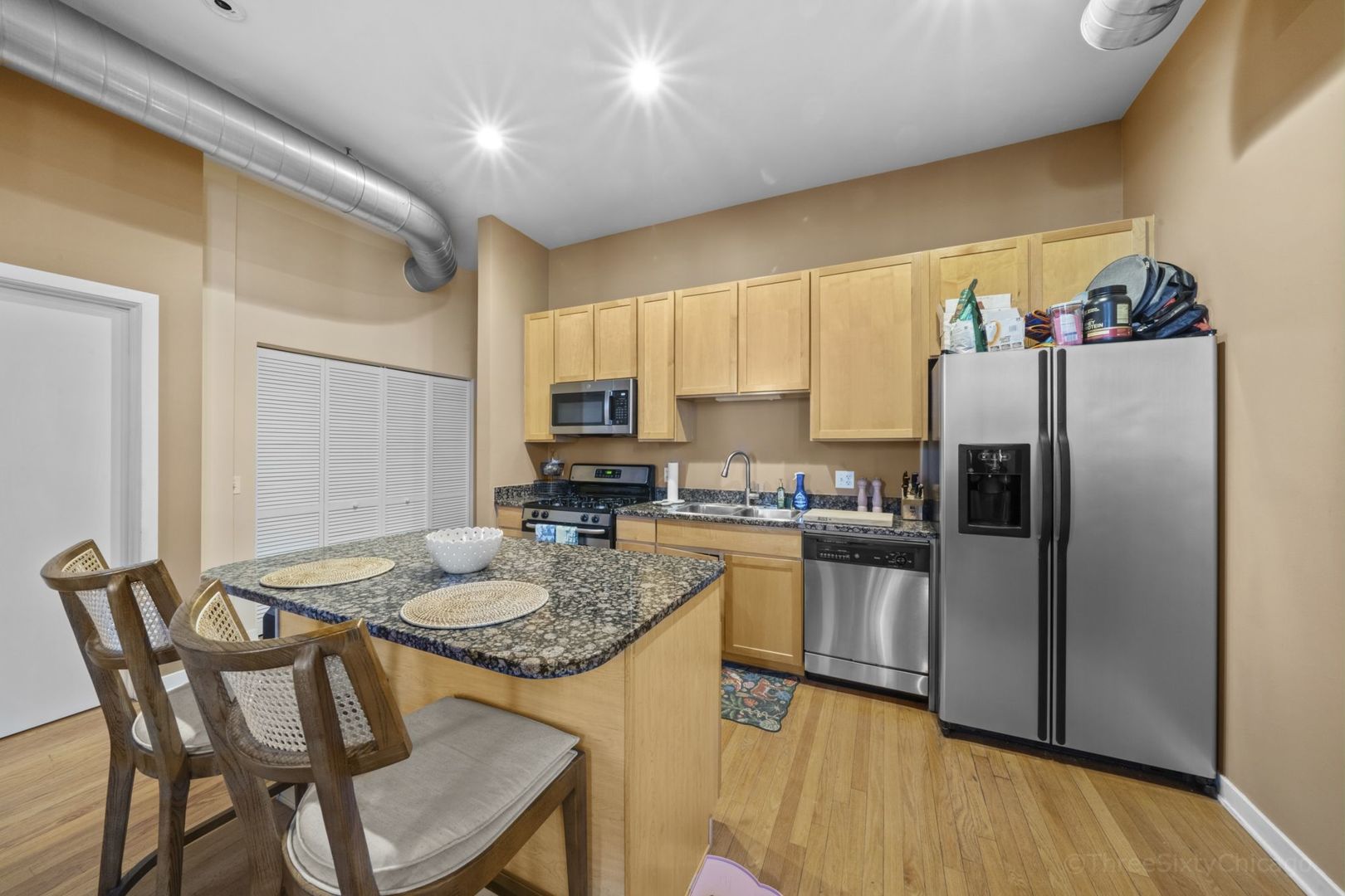 4011 N Francisco Avenue 101