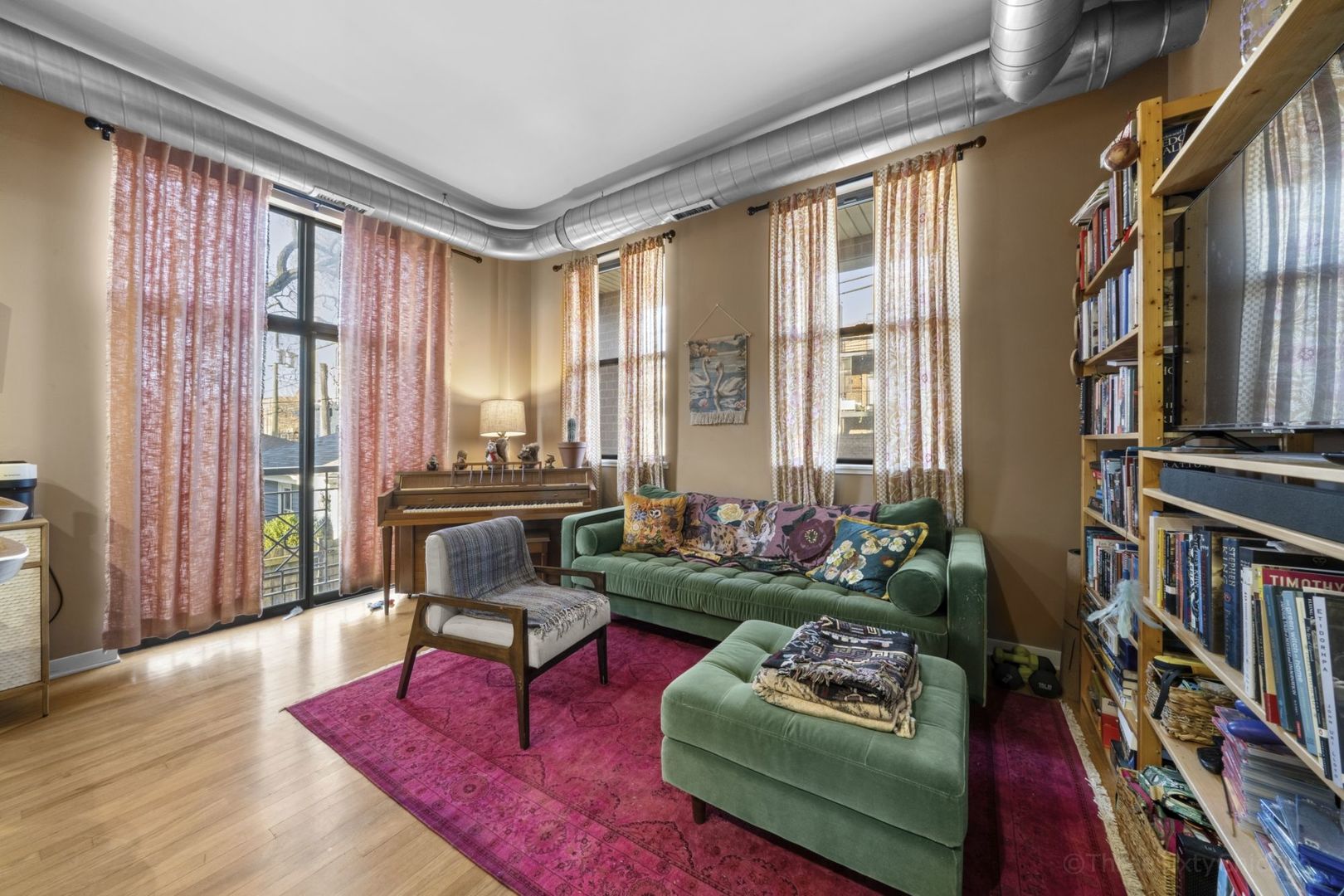 4011 N Francisco Avenue 101