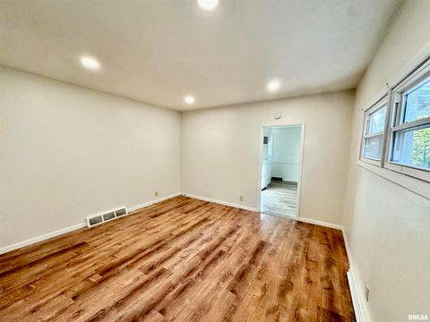 Tiny photo for 1325 MISSISSIPPI Avenue, Davenport, IA 52803 (MLS # QC4269287)