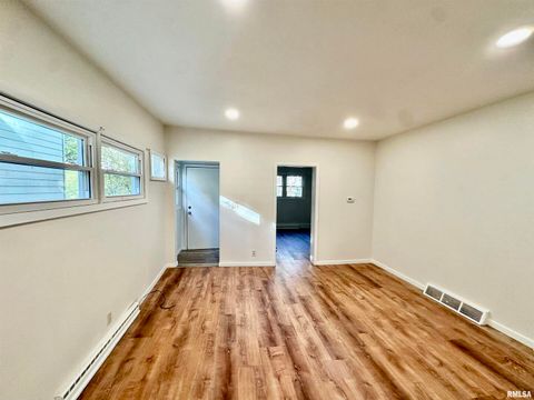 Tiny photo for 1325 MISSISSIPPI Avenue, Davenport, IA 52803 (MLS # QC4269287)